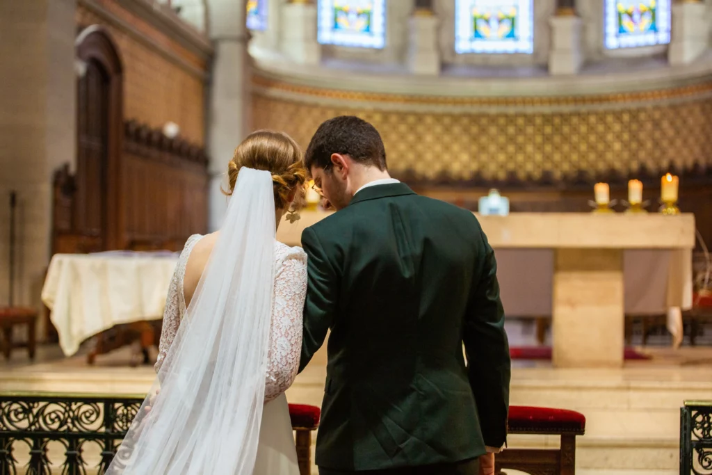 Mariage catholique robe de mariée en dentelle Ségolène Gabet