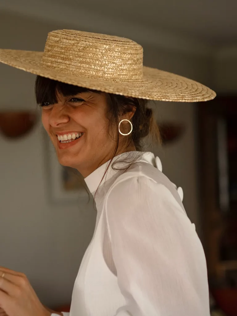 Rendez-vous découverte robe de mariée sur mesure robe de mariée chapeau