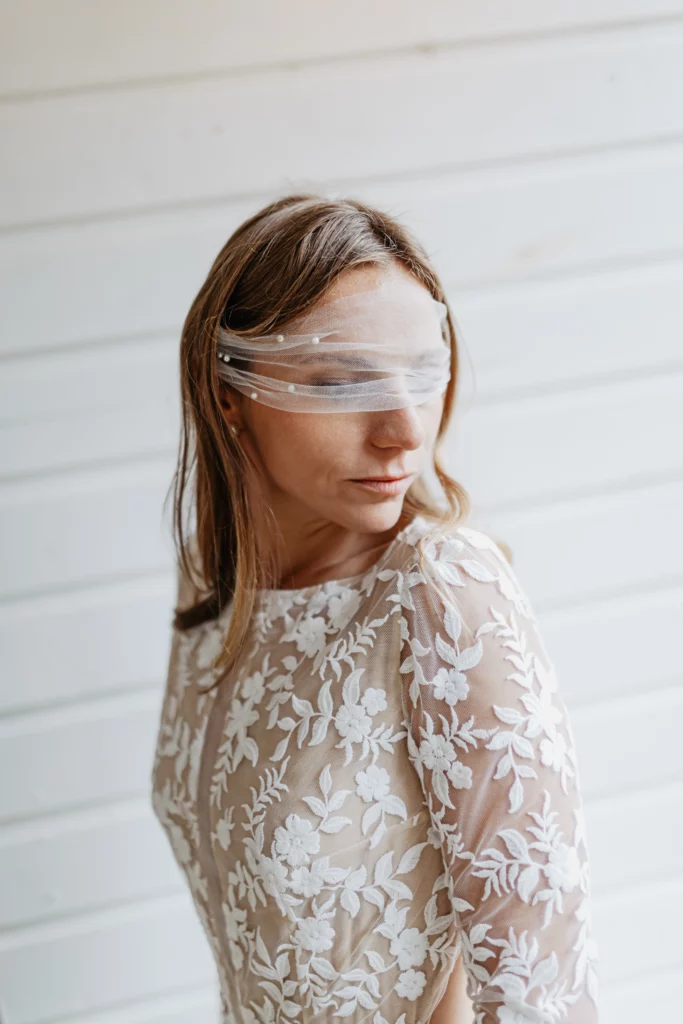 Robe de mariée en crêpe et tulle brodé mariée couture lille Paris